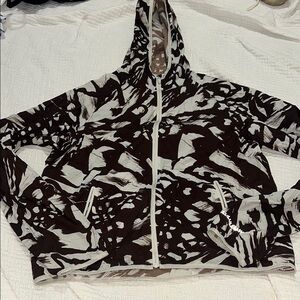 Lululemon packable monarch jacket